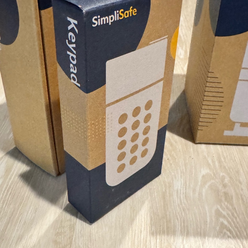 FACTORY SEALED SimpliSafe Wireless Home Security System- FULL HOUSE SYSTEM NEW - Picture 6 of 11